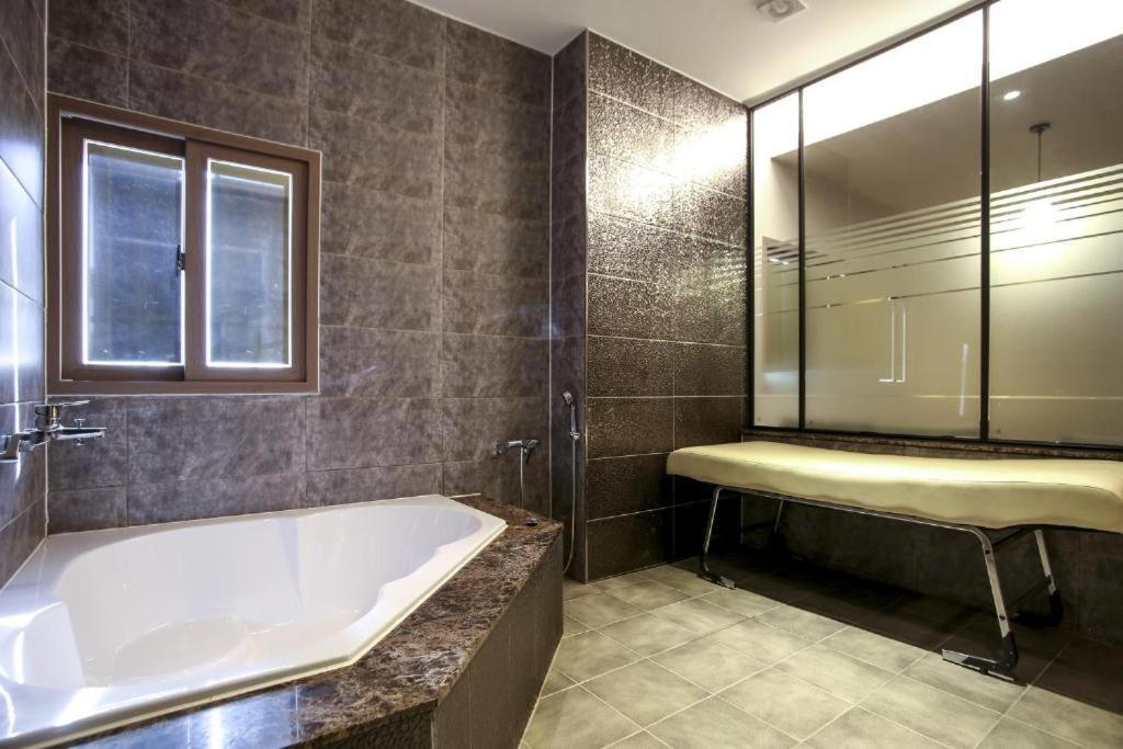 Hotel The Jaja Gongju Екстериор снимка